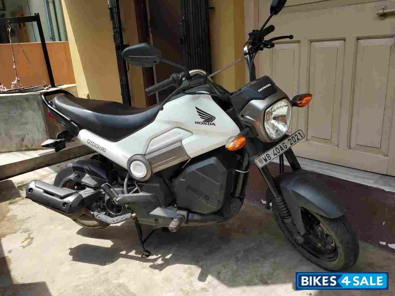 White Honda Navi