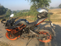 Black KTM RC 200 2020
