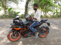 Black KTM RC 200 2020