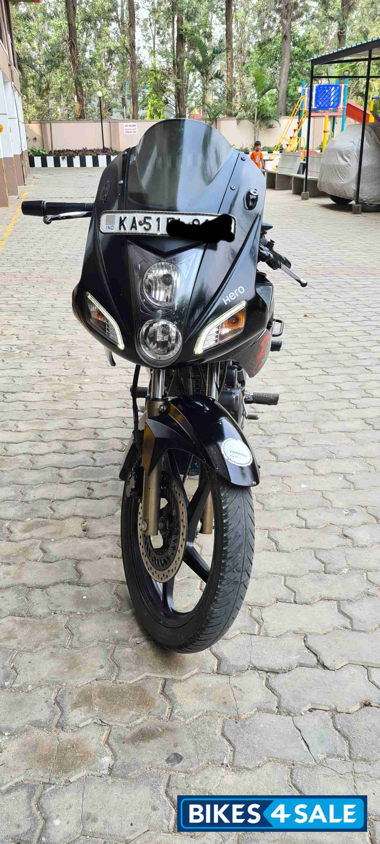 Black Hero Karizma R