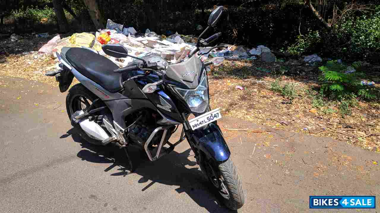 Midnight Blue Honda CB Hornet 160R Midnight Blue Honda CB Hornet 160R