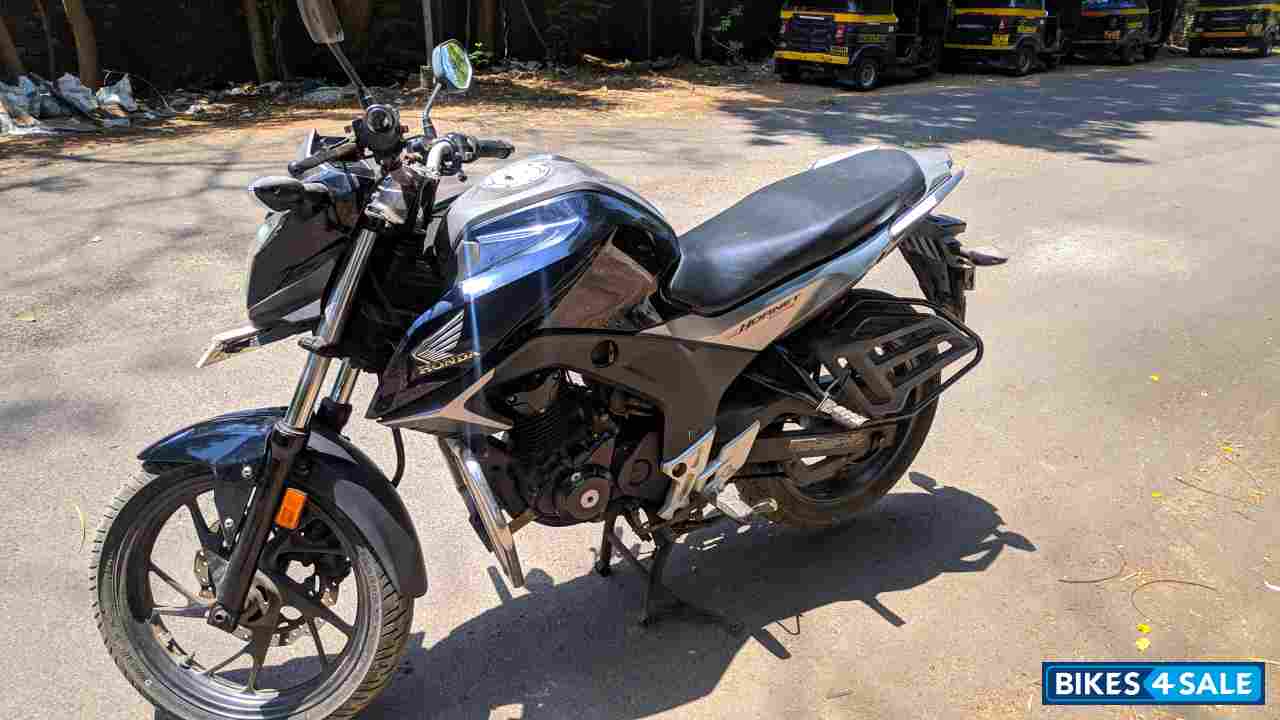 Midnight Blue Honda CB Hornet 160R Midnight Blue Honda CB Hornet 160R