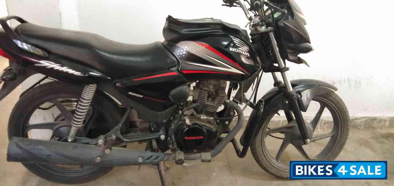 Black Honda CB Shine