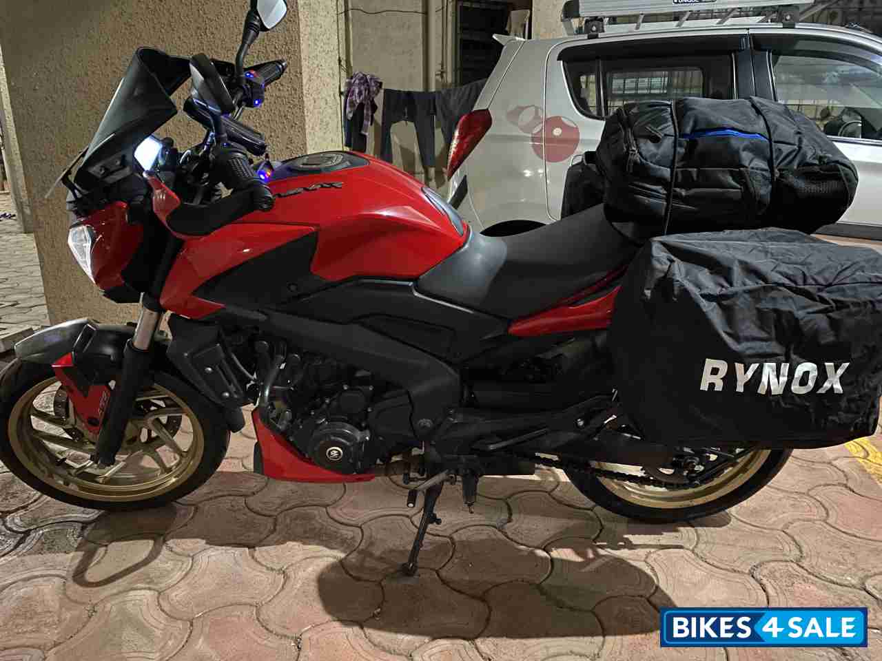 Red Bajaj Dominar 400