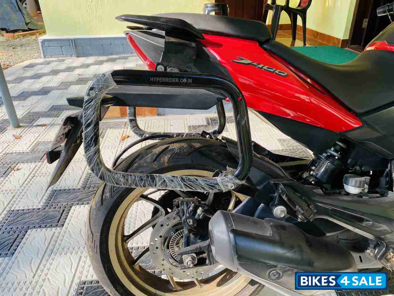 Red Bajaj Dominar 400