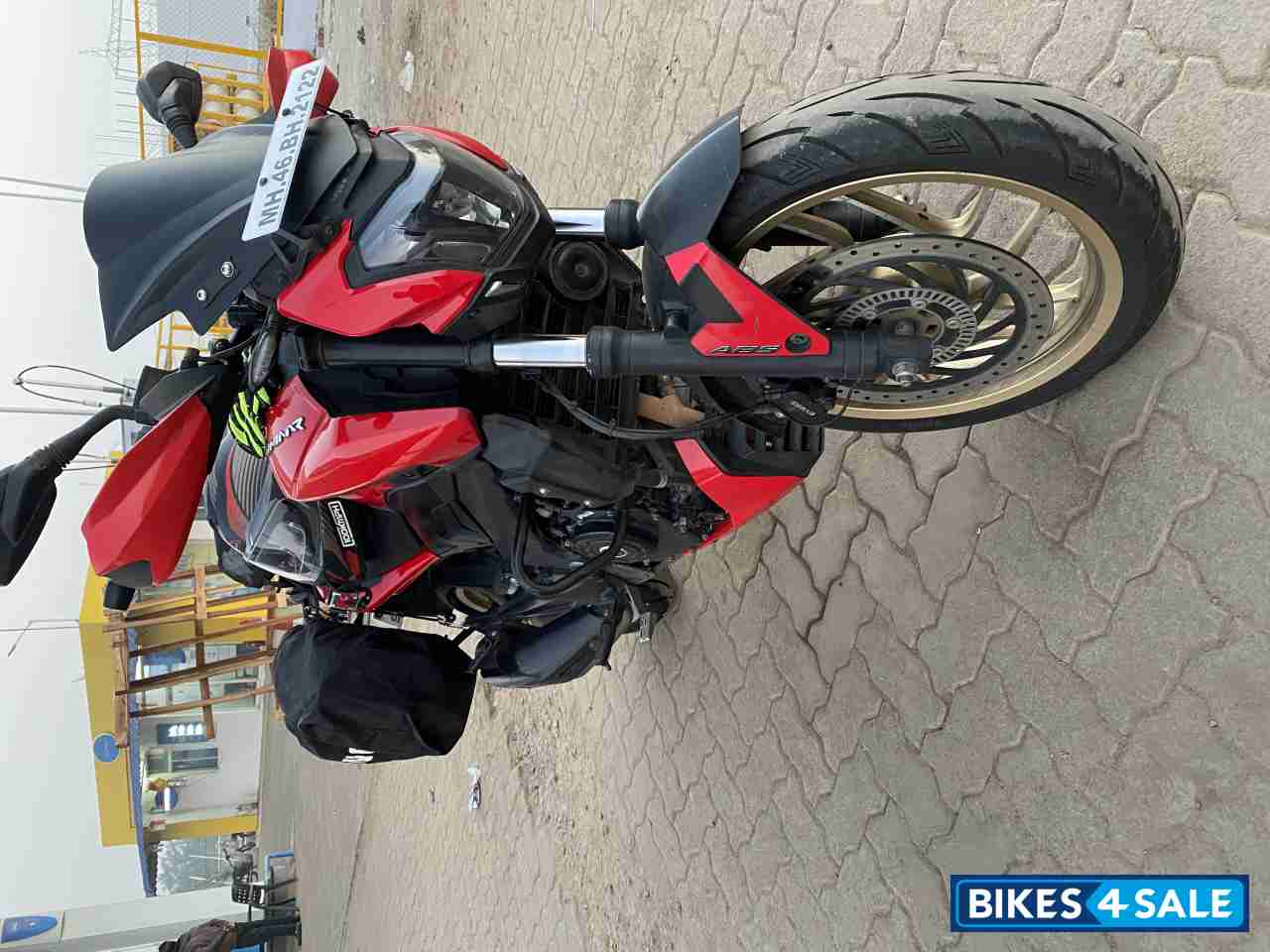 Red Bajaj Dominar 400