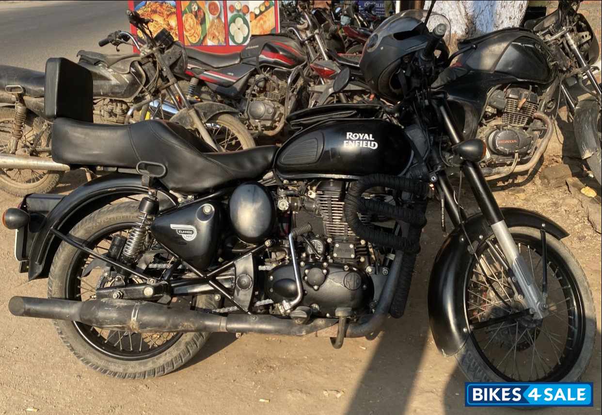Royal Enfield Classic Stealth Black
