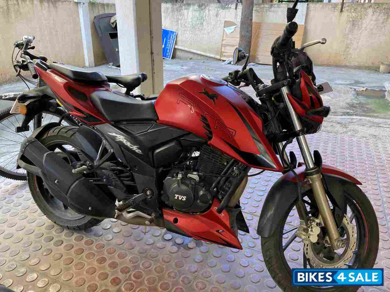 TVS Apache RTR 200 4V Race Edition 2.0