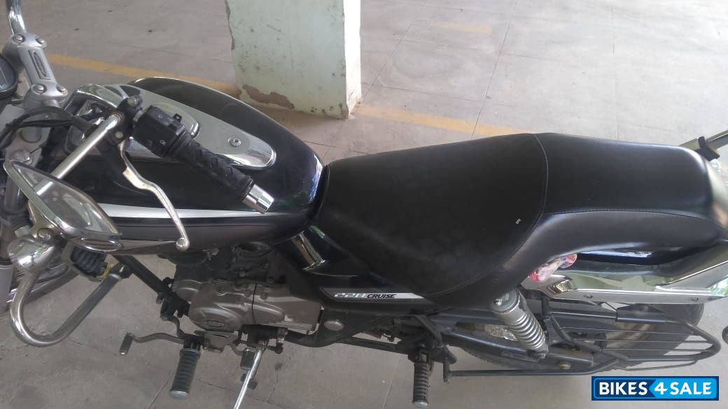 Black Bajaj Avenger Black Bajaj Avenger