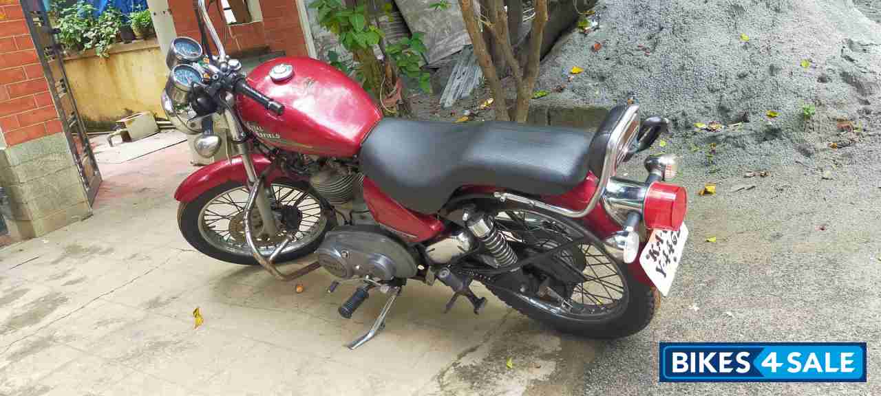 Red Royal Enfield Thunderbird 350 Red Royal Enfield Thunderbird 350
