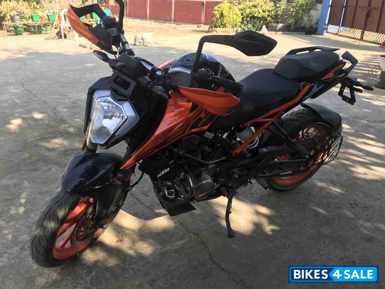 Orange KTM Duke 200
