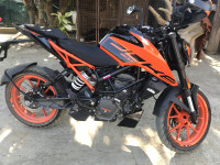 Orange KTM Duke 200
