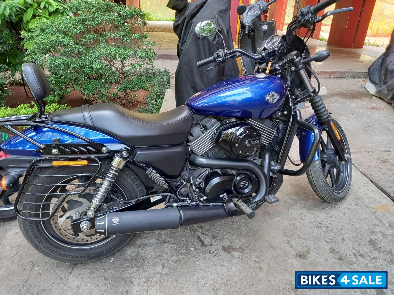 Blue Harley Davidson Street 750