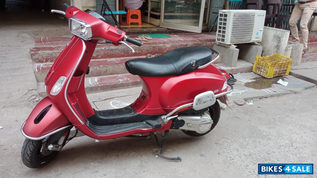 Matte Red Vespa SXL 125