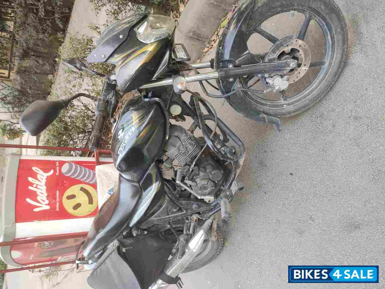 Black And Green Bajaj Discover 125