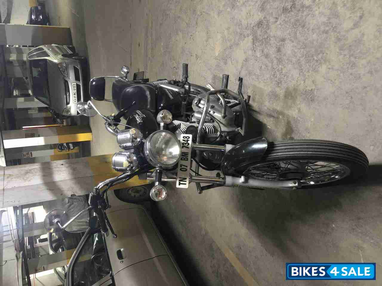 Black Royal Enfield Thunderbird 350