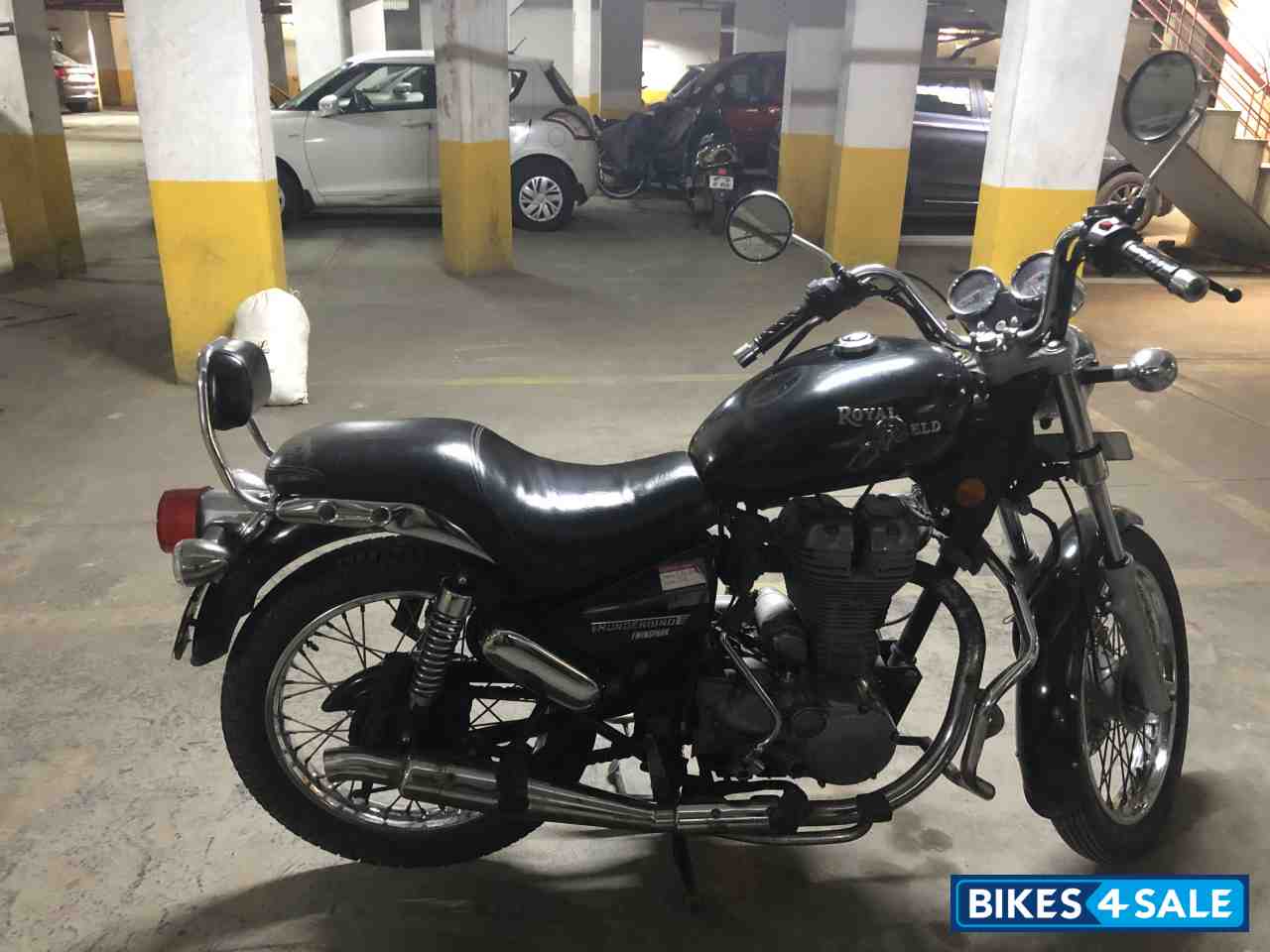Black Royal Enfield Thunderbird 350