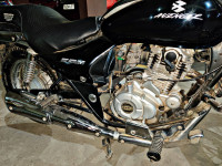 Black Bajaj Avenger 220 DTS-i