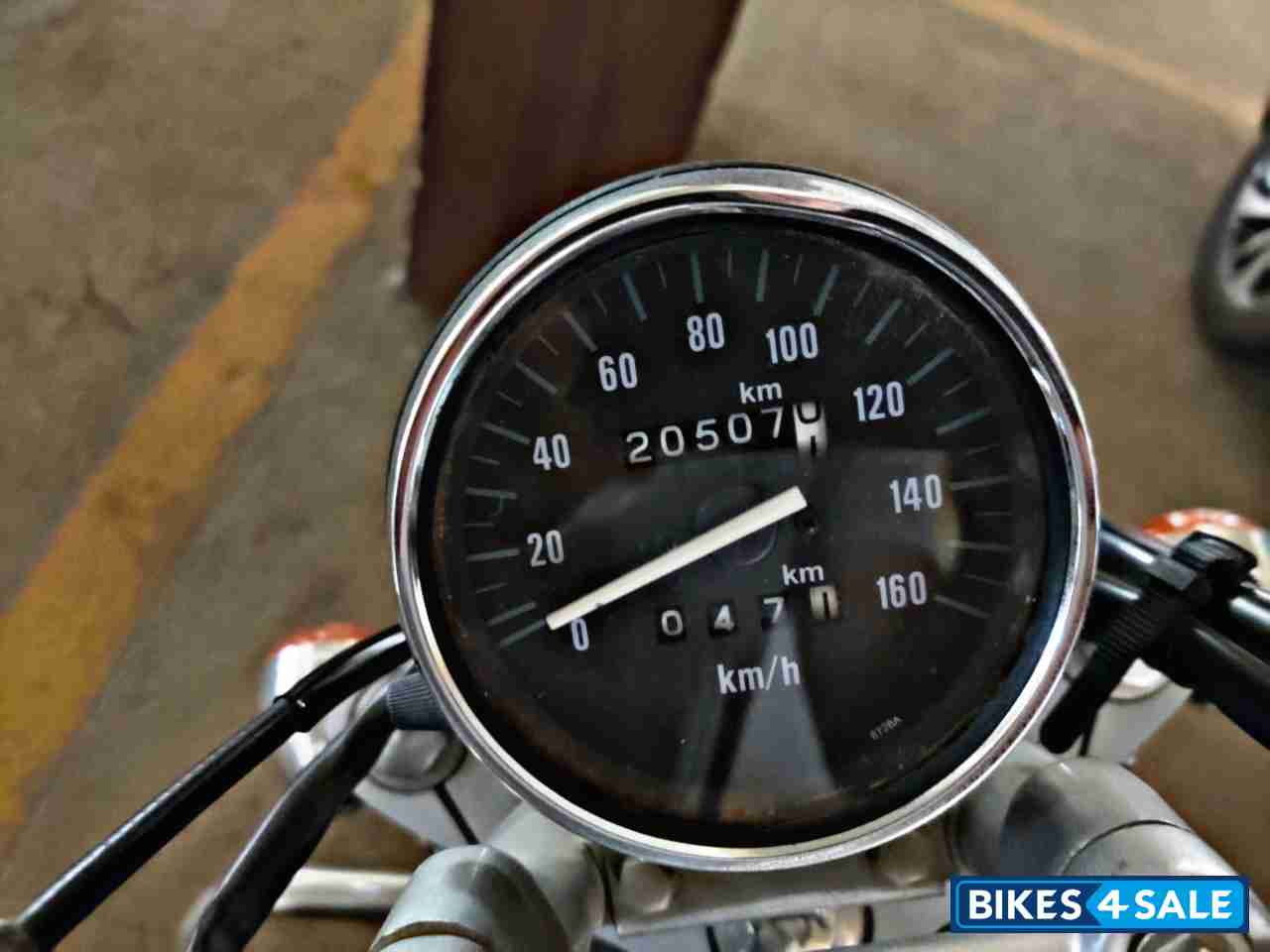 Black Bajaj Avenger 220 DTS-i