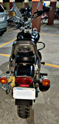 Black Bajaj Avenger 220 DTS-i