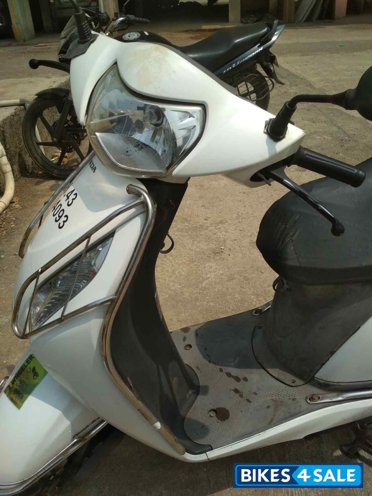 White Honda Activa i