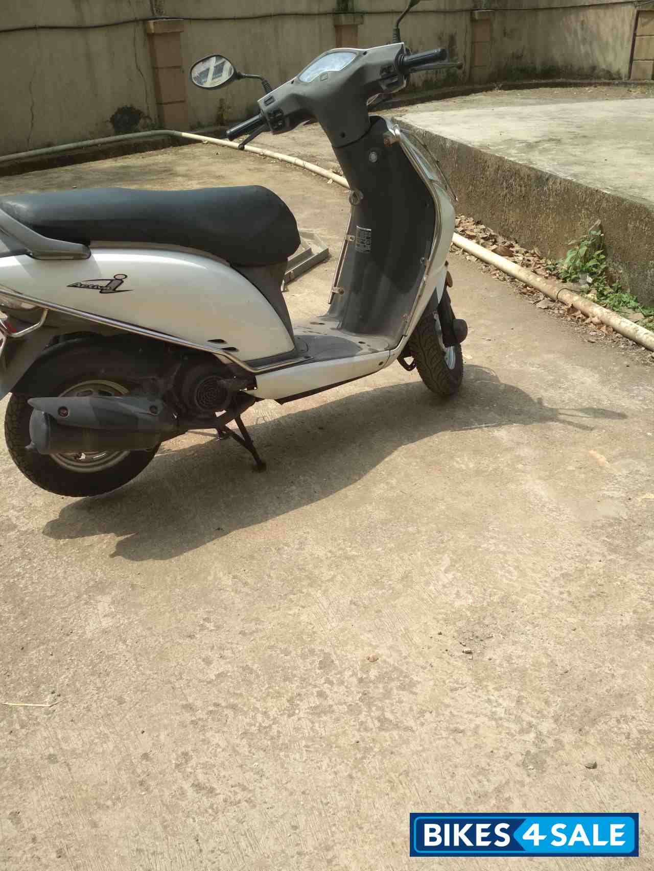 White Honda Activa i