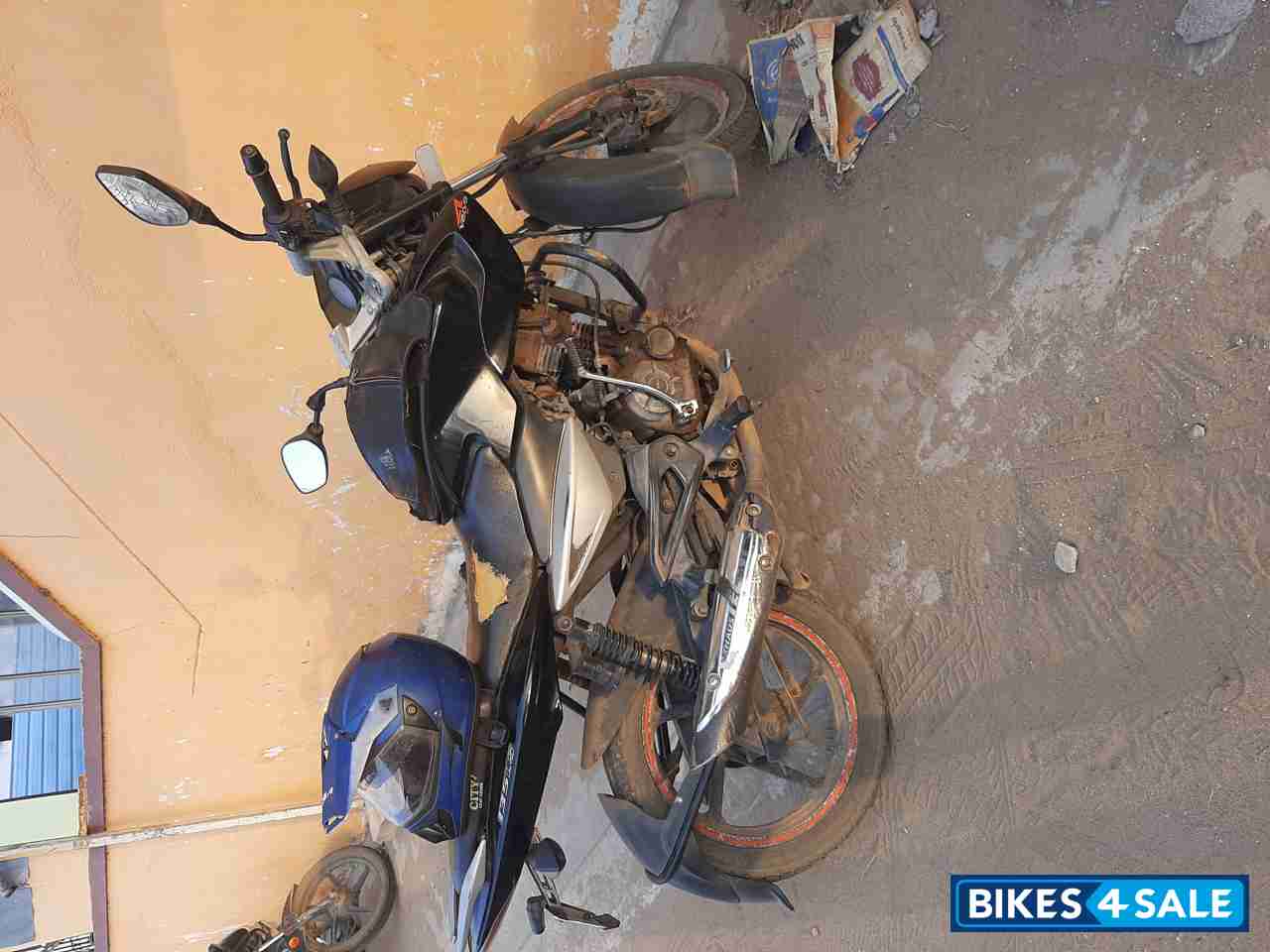 Black Bajaj Pulsar 135LS