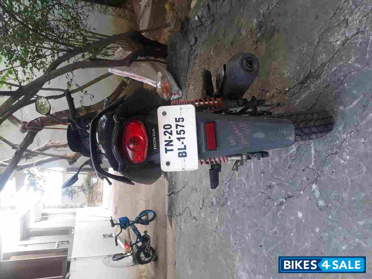 Black Honda CBF Stunner