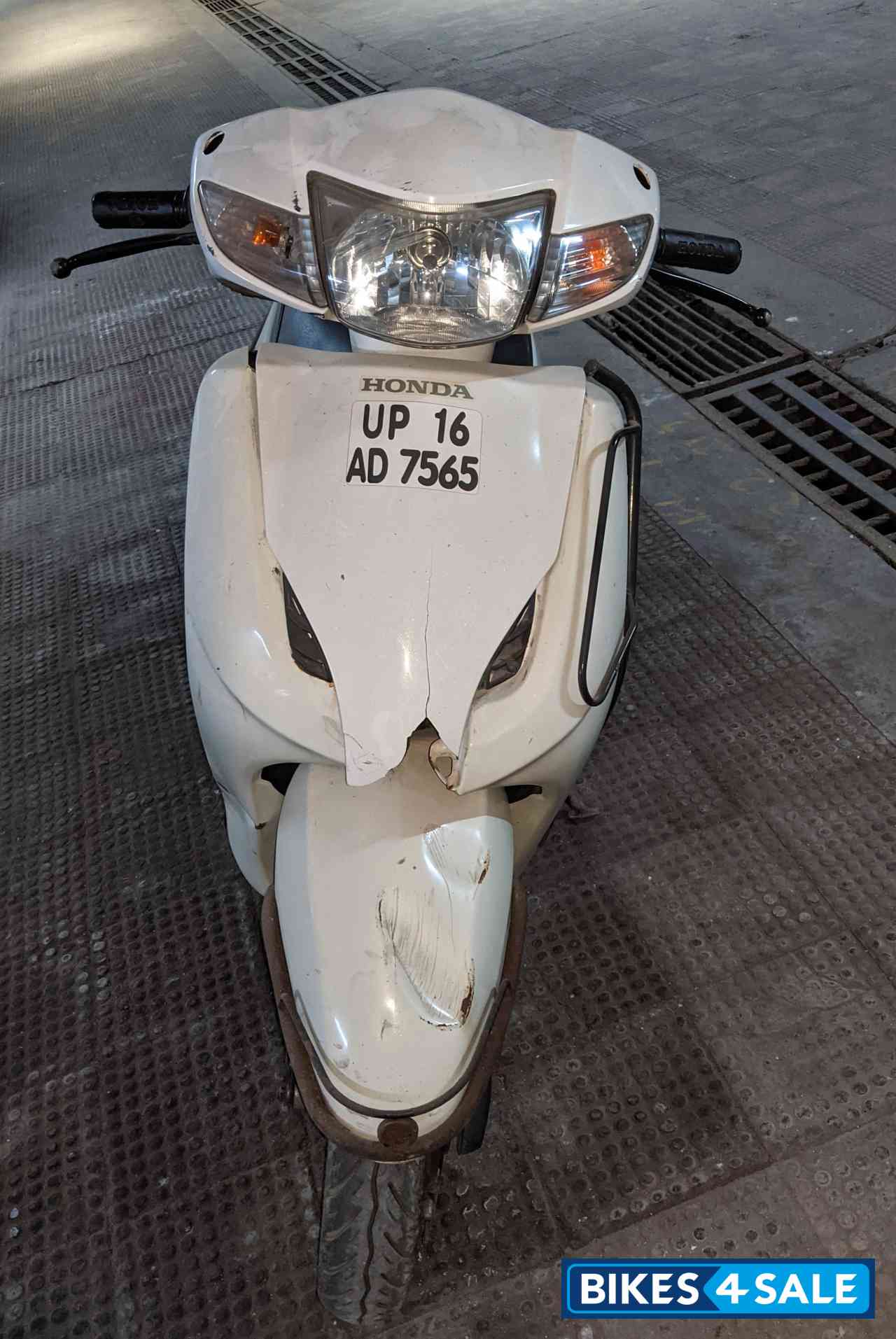 White Honda Activa White Honda Activa