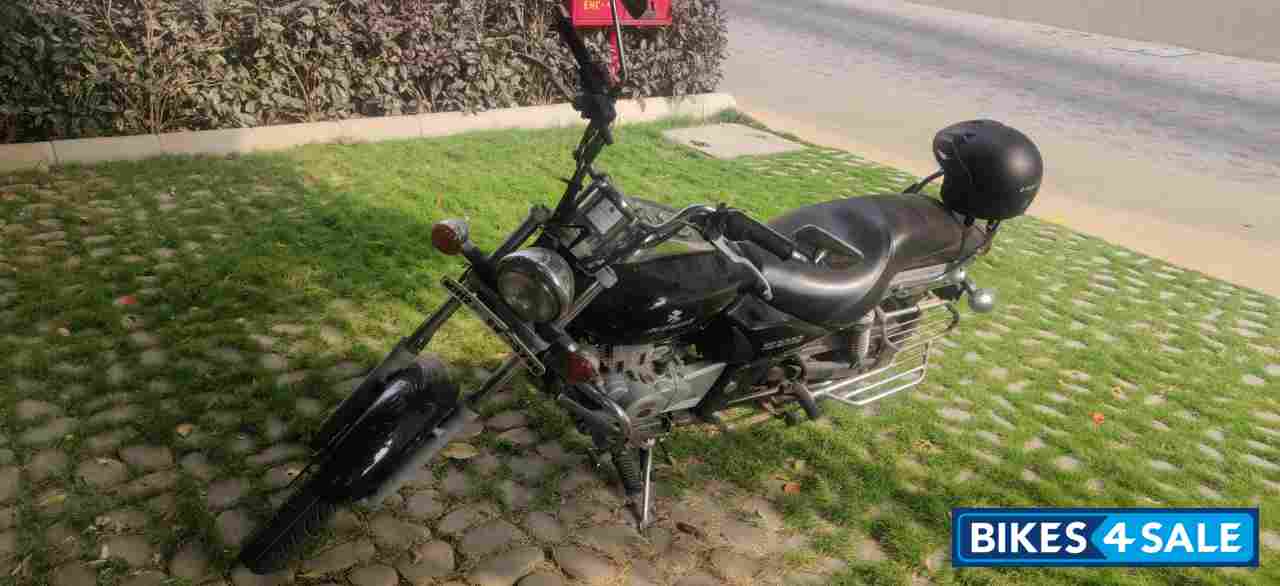 Bajaj Avenger 200 DTS-i