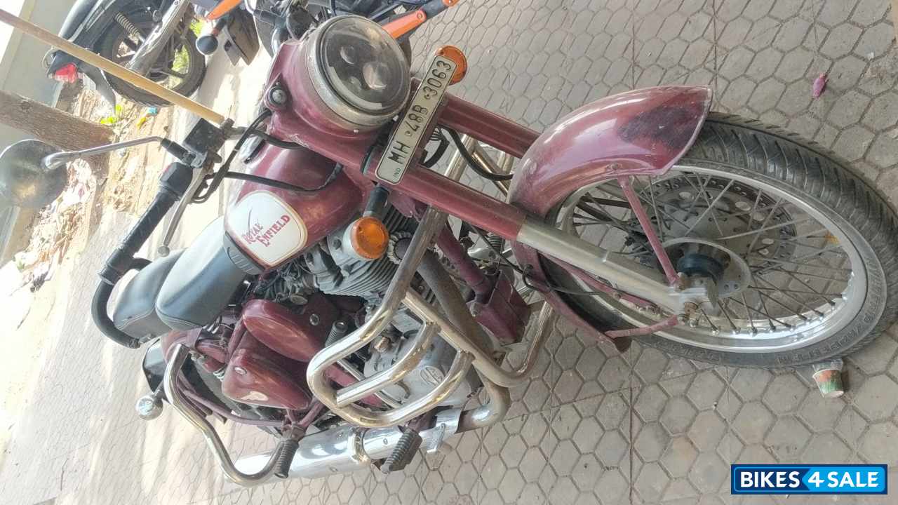 Maroon Royal Enfield Classic 500