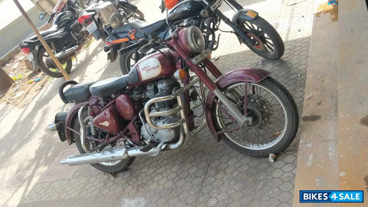 Maroon Royal Enfield Classic 500