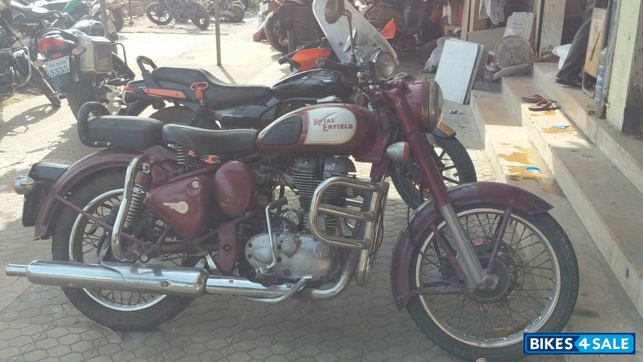 Maroon Royal Enfield Classic 500