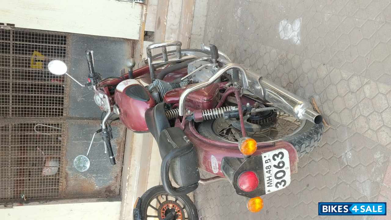 Maroon Royal Enfield Classic 500