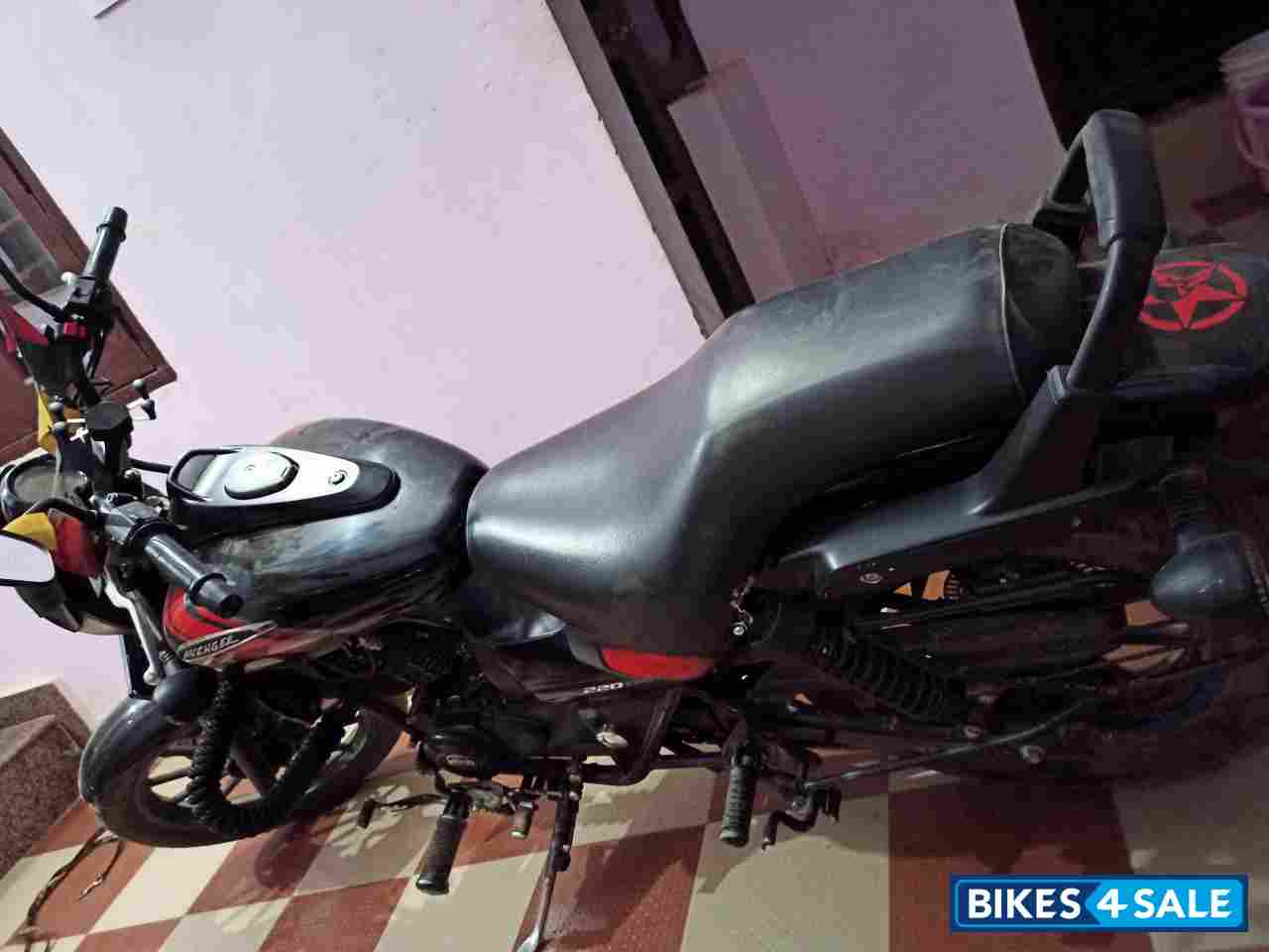 Bajaj Avenger 220 DTS-i