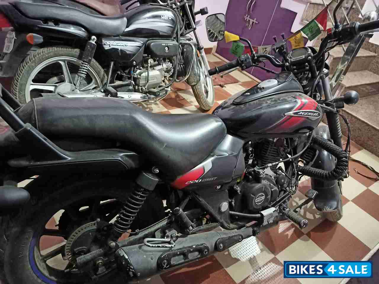 Bajaj Avenger 220 DTS-i
