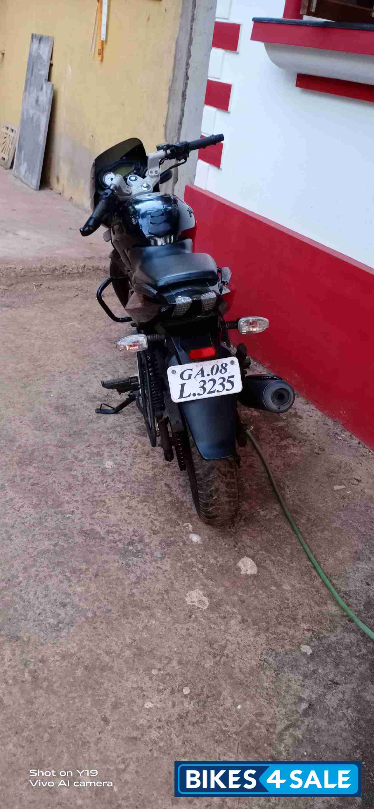 Black Bajaj Pulsar 180 DTSi