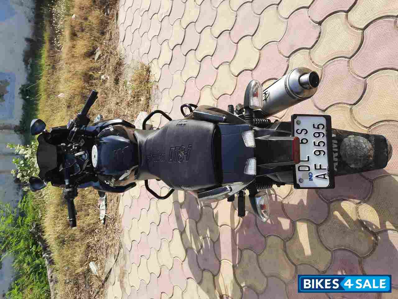 Black Bajaj Pulsar 220 DTSFi