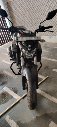 Metallic Black Yamaha FZ25