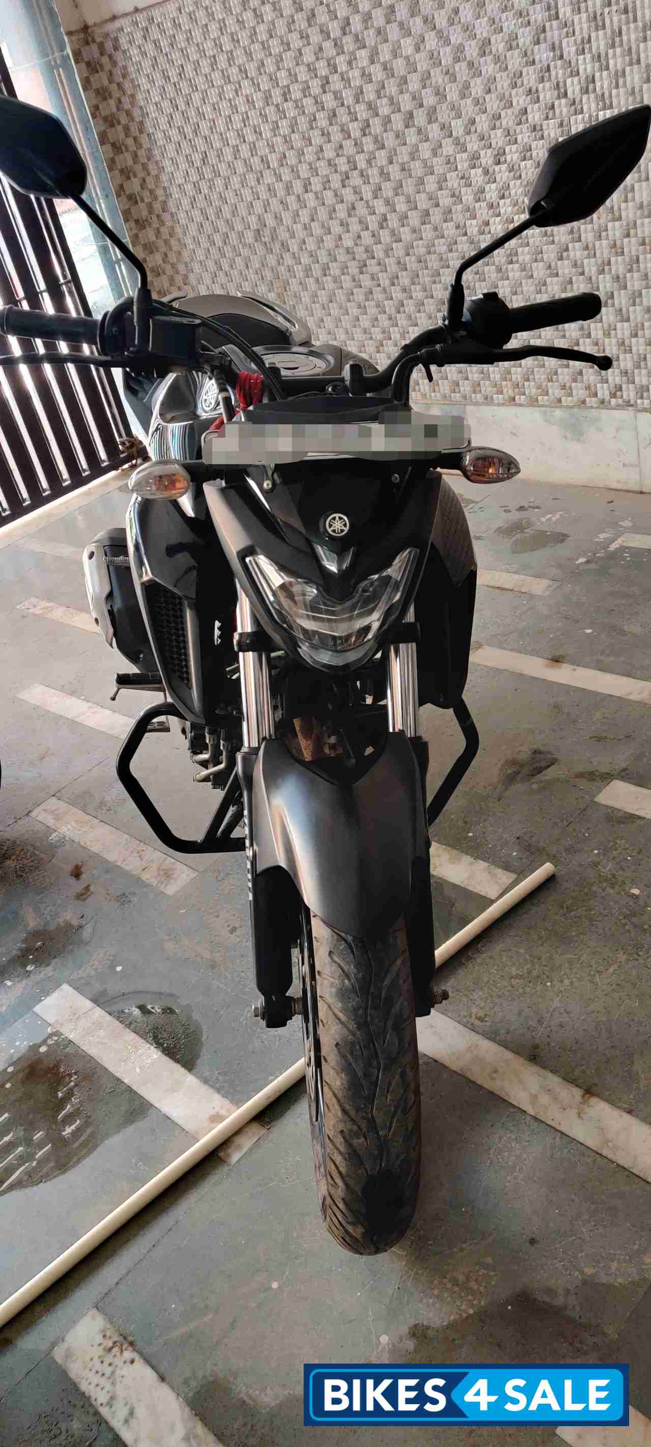 Metallic Black Yamaha FZ25