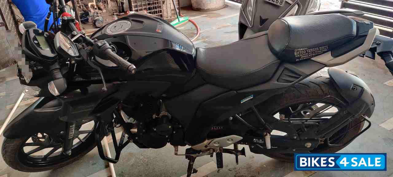 Metallic Black Yamaha FZ25