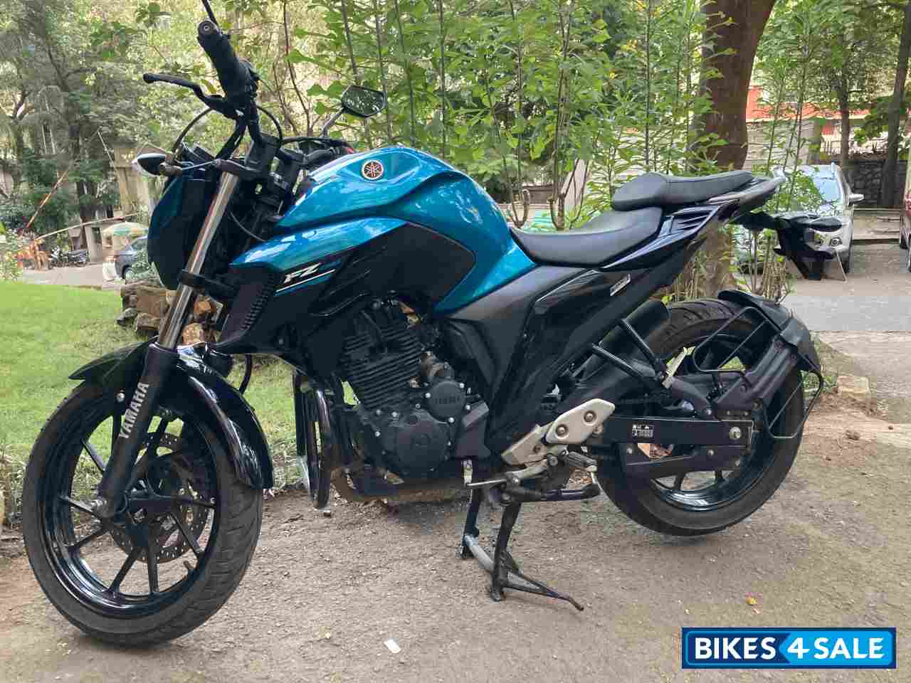 Blue Yamaha FZ25