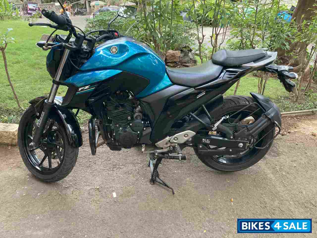 Blue Yamaha FZ25