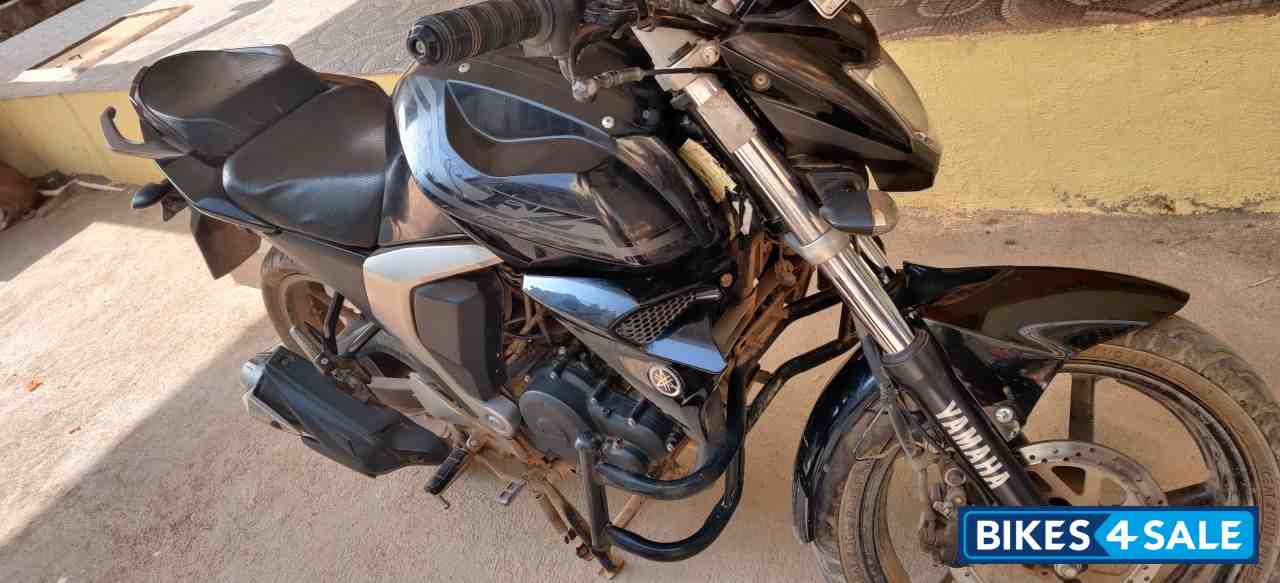 Black Yamaha FZ FI V2 Black Yamaha FZ FI V2