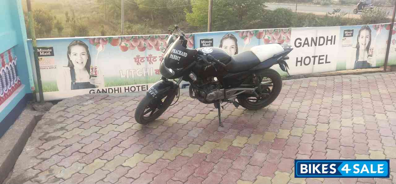 Black Bajaj Pulsar 180 DTSi
