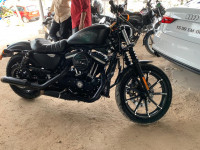 Black Harley Davidson Iron 883