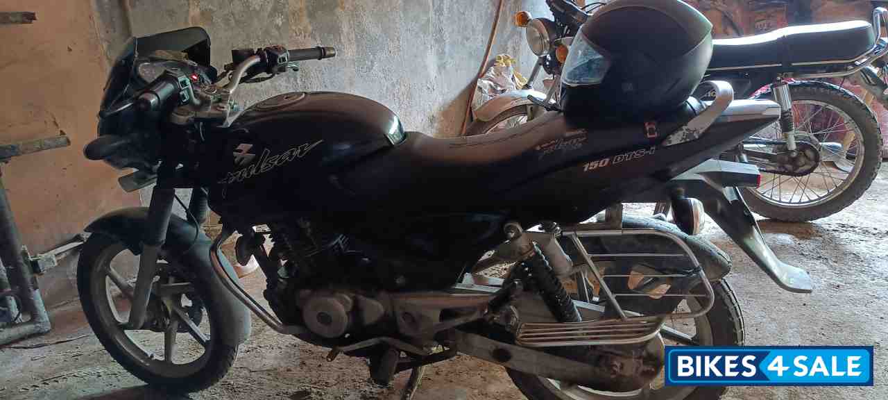 Black Bajaj Pulsar 150 DTSi