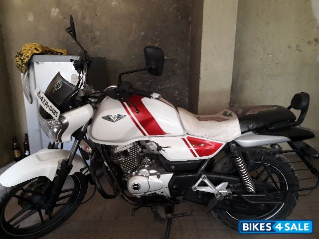 Bajaj V15
