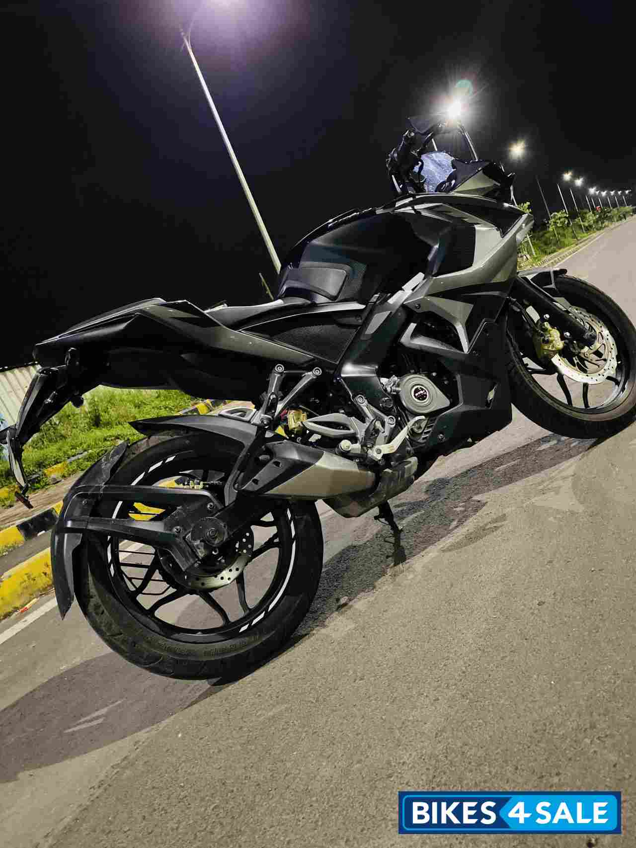 Bajaj Pulsar RS 200