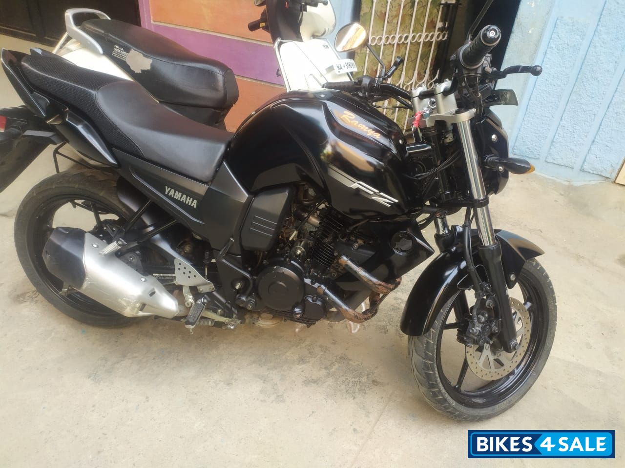 Black Yamaha FZ16